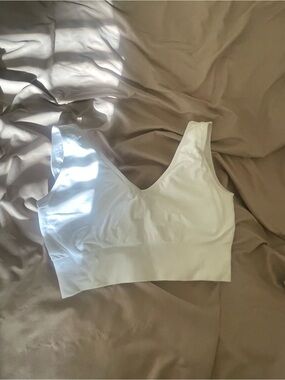 NVGTN White Seamless V-Neck Crop Bralette